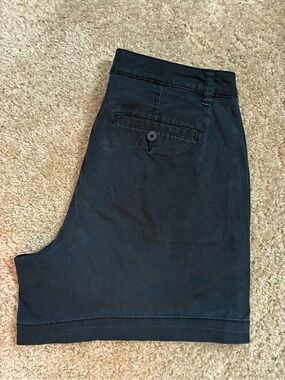 A New Day Women’s Black Chino Shorts Size 8 Mid Rise Flat Front Casual